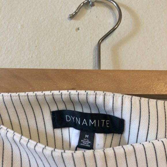 White pinstripe mini skirt with some flare - Picture 4 of 4